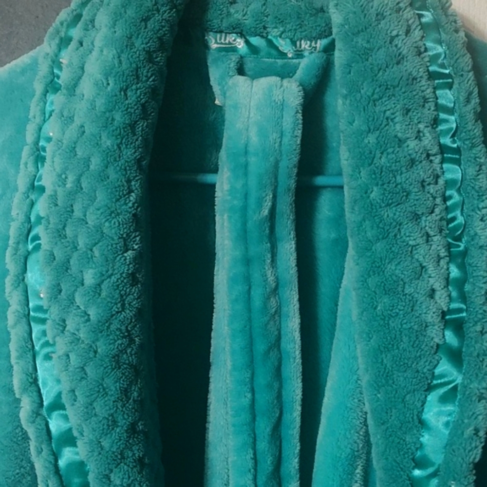 Elegant Teal Women's Robe - Picture 6 of 7